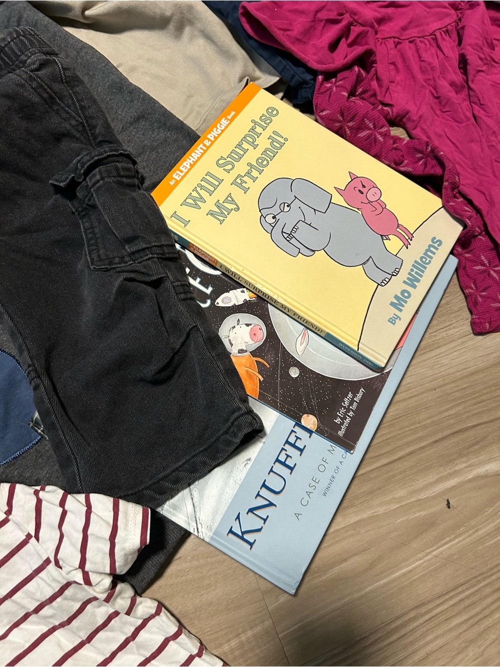 Kids Clothes & Books Bundle - Sizes 2T-7Y (GAP, H&M, Nautica) + free books - Picture 2 of 10